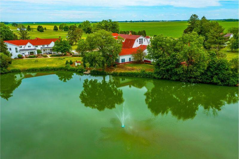 33 Sprawling Acres